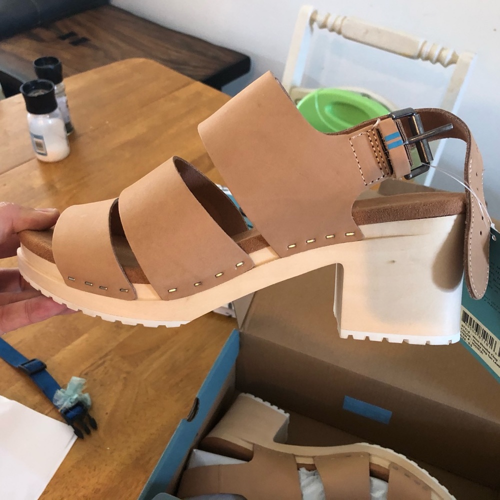 Toms wedge sandals